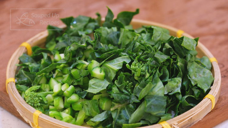 Image of Gailan (Chinese broccoli) has thick stems, so quarter the stems...