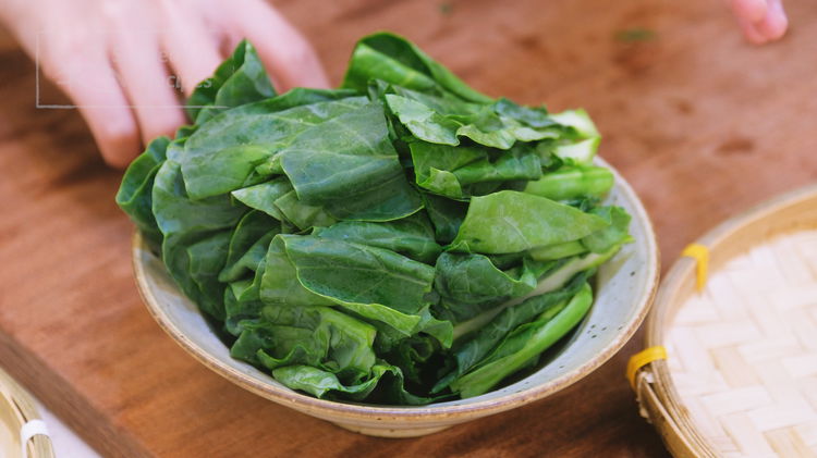 Image of During this time, you can prepare the Gailan. Trim off...