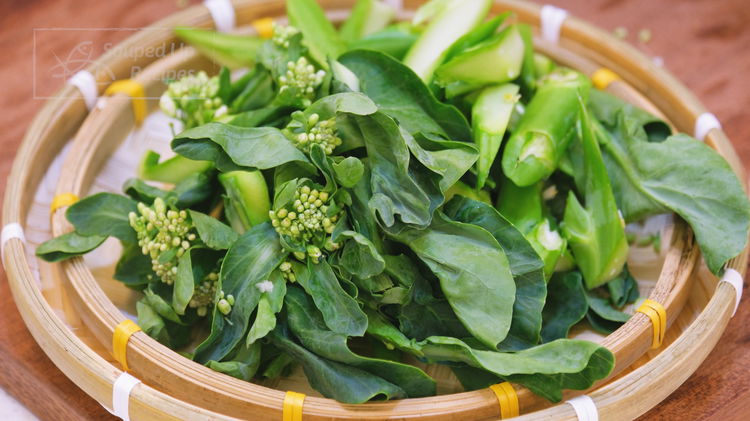 Image of Cut the gailan (Chinese broccoli) stems into small pieces. If...