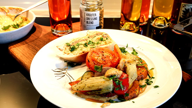 Image of Ofengemüse mit Frischkäse-Dip und Baguette