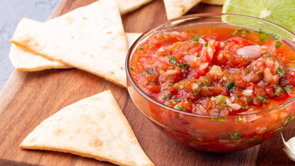 Fresh Tomato Salsa with Tortilla Chips