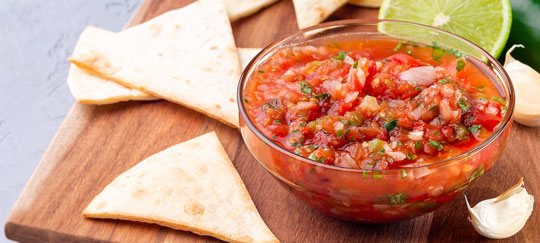 Fresh Tomato Salsa with Tortilla Chips