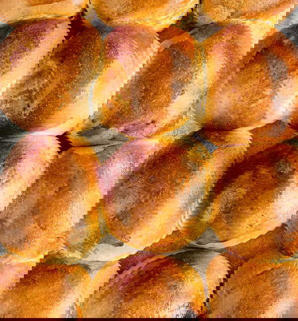 Golden pull-apart dinner rolls