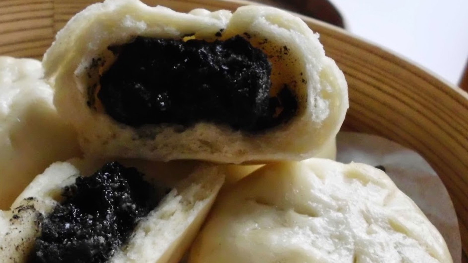 Image of Bao sucrés vapeur au sésame noir (dessert de fête)