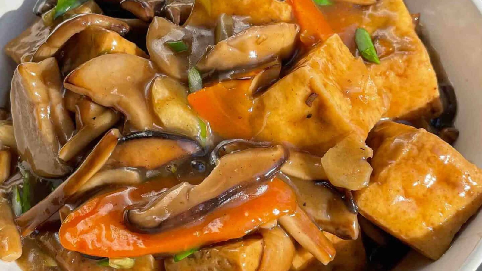 Image of Tofu braisé au thé noir & champignons