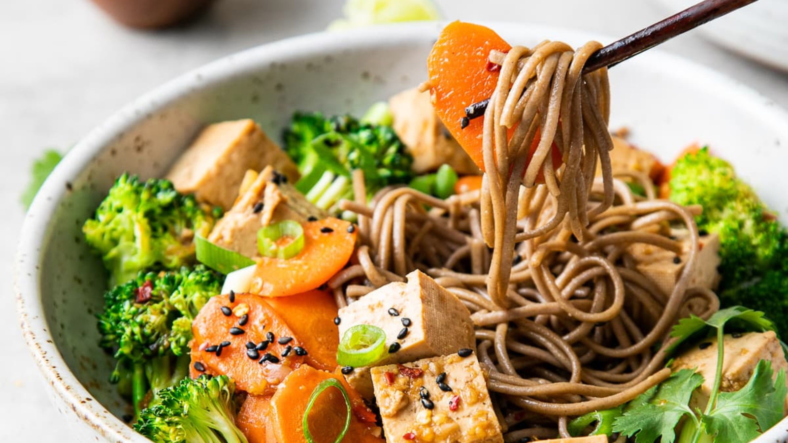 Image of Soba tièdes agrumes & tofu grillé