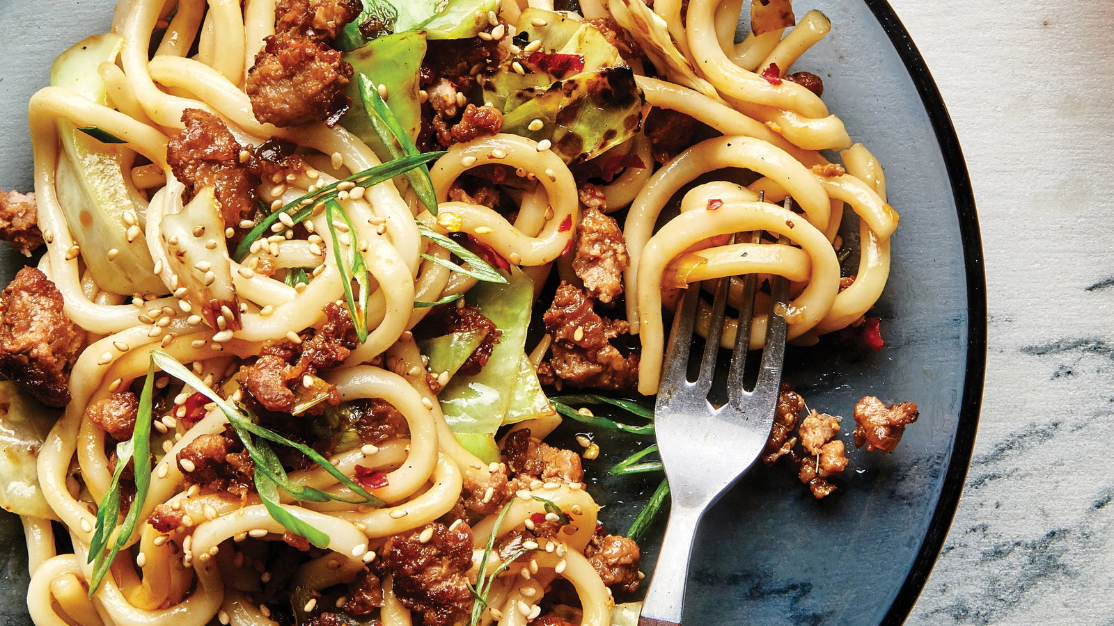 Image of Udon sautés au porc & choux de janvier