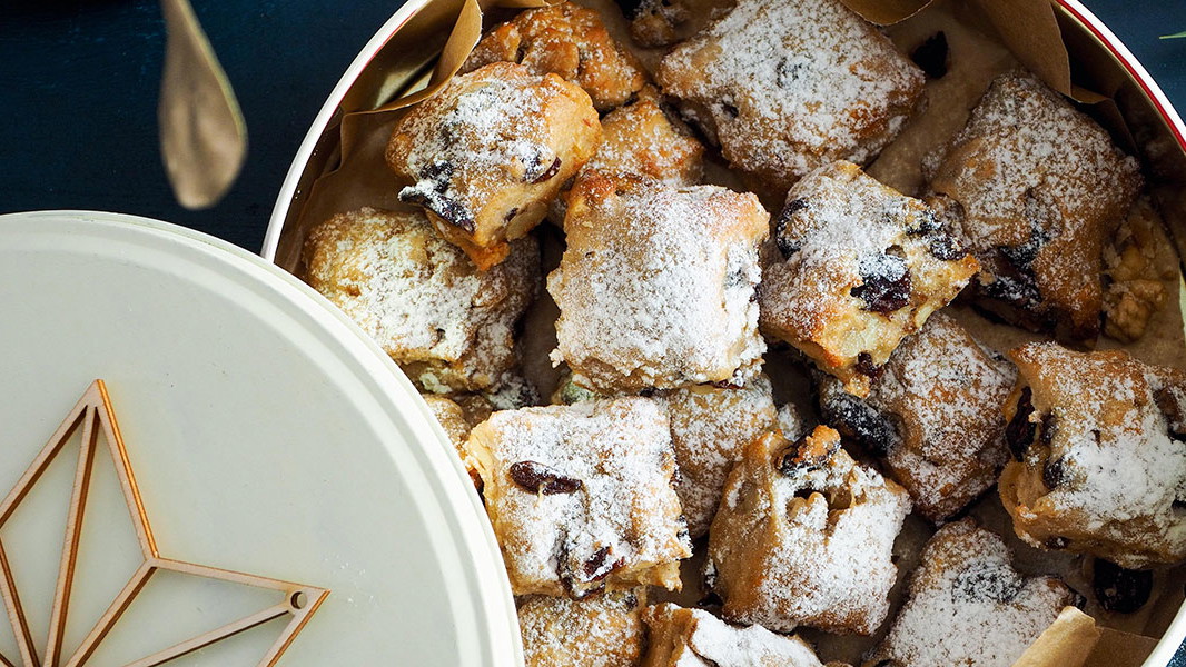 Image of Walnuss-Quarkstollen-Konfekt mit Dinkelmehl