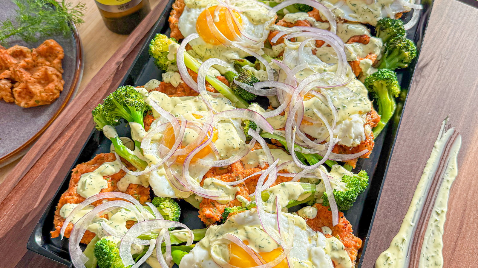 Image of Gaufres de saumon avec Hollandaise de caméline