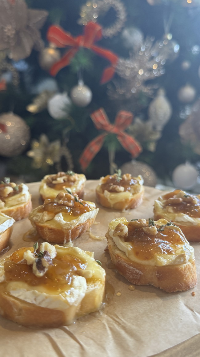 Baked Brie & Fig Spread Bites Holiday Appetizer 