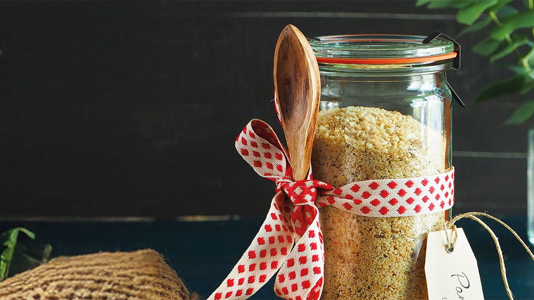 Image of Veganer Parmesan – Grundrezept und Festtagsvariante mit Walnusskernen