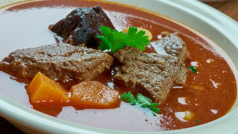 Image of Jachtschotel met stoofvlees