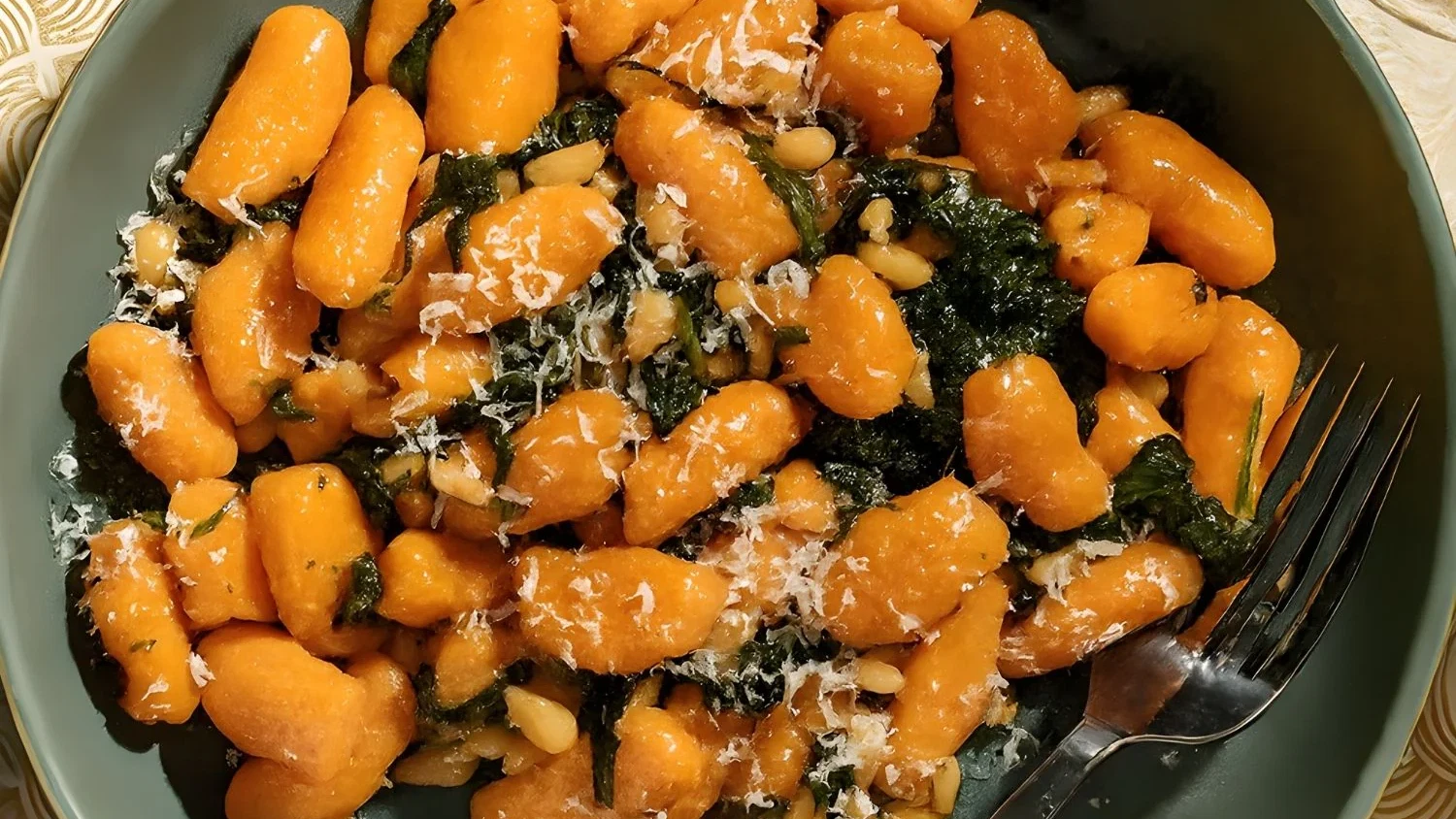 Image of Ñoquis de boniato con miel y mantequilla tostada