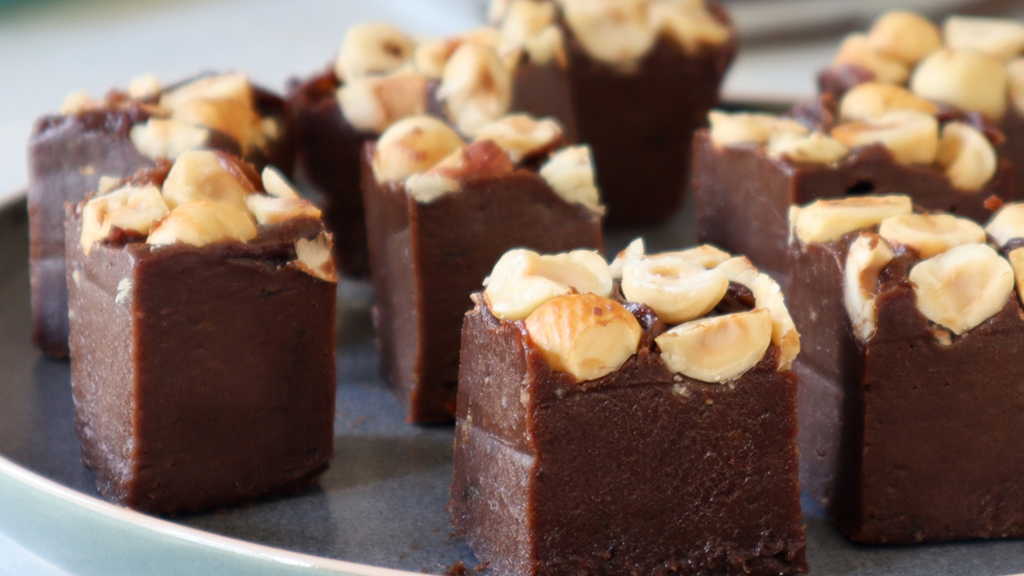 Image of 1-minute healthy blender fudge (paleo & vegan)