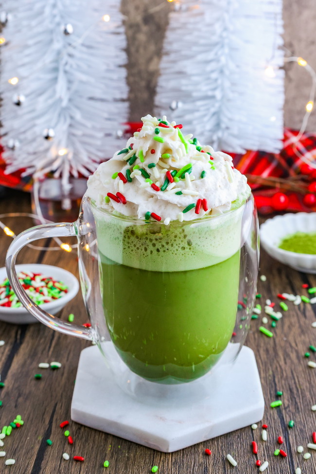Image of Sugar Cookie Matcha Latte Recipe 🎄✨