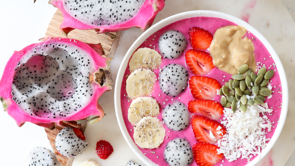 Image of Pitaya (dragon fruit) smoothie bowl