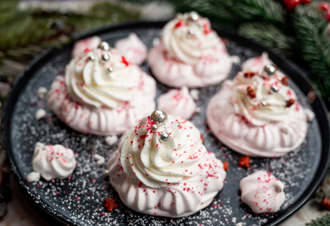 Image of Weihnachtliche Baiser-Törtchen