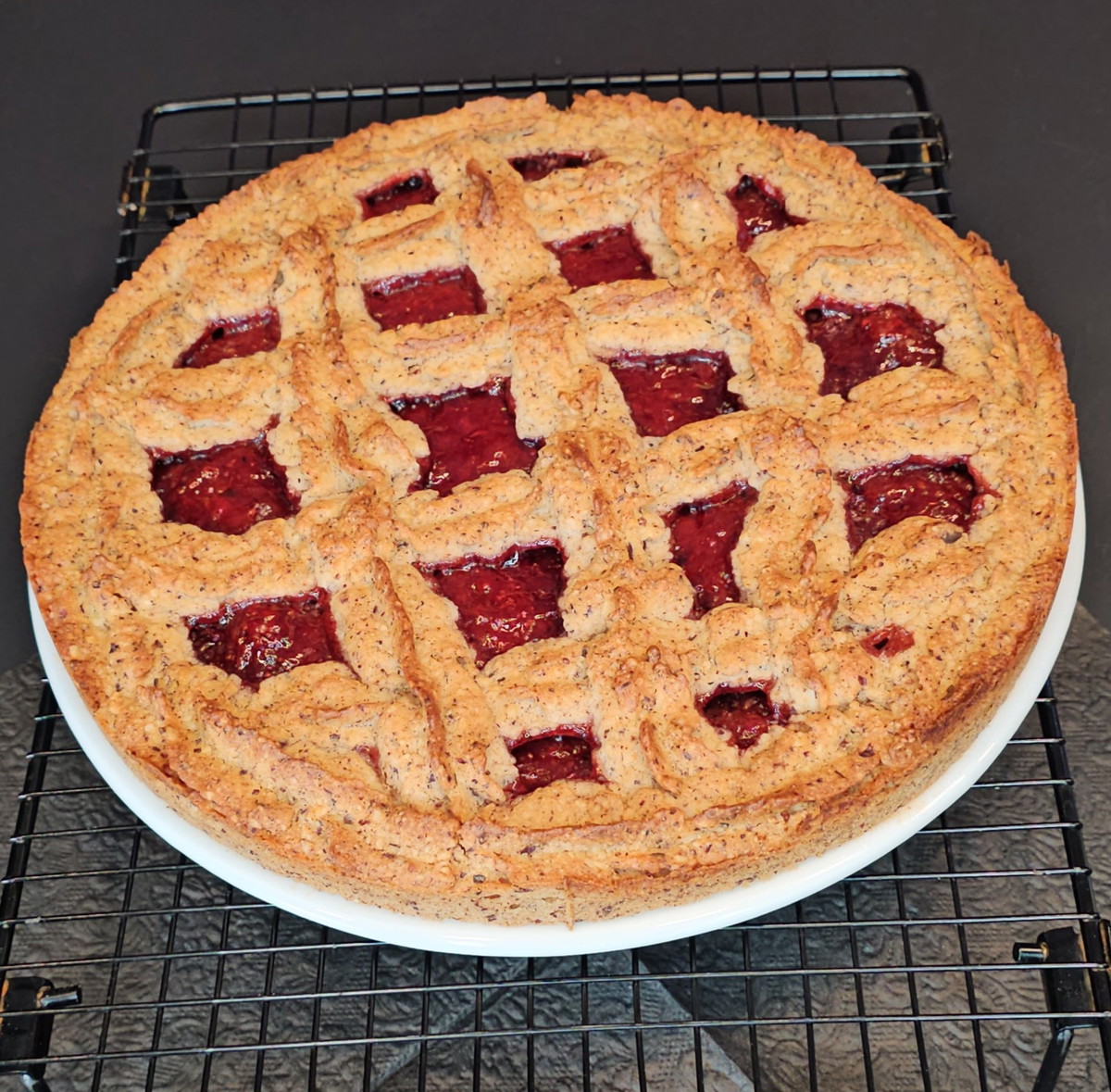 Linzer Torte mit gespritztem Gitter