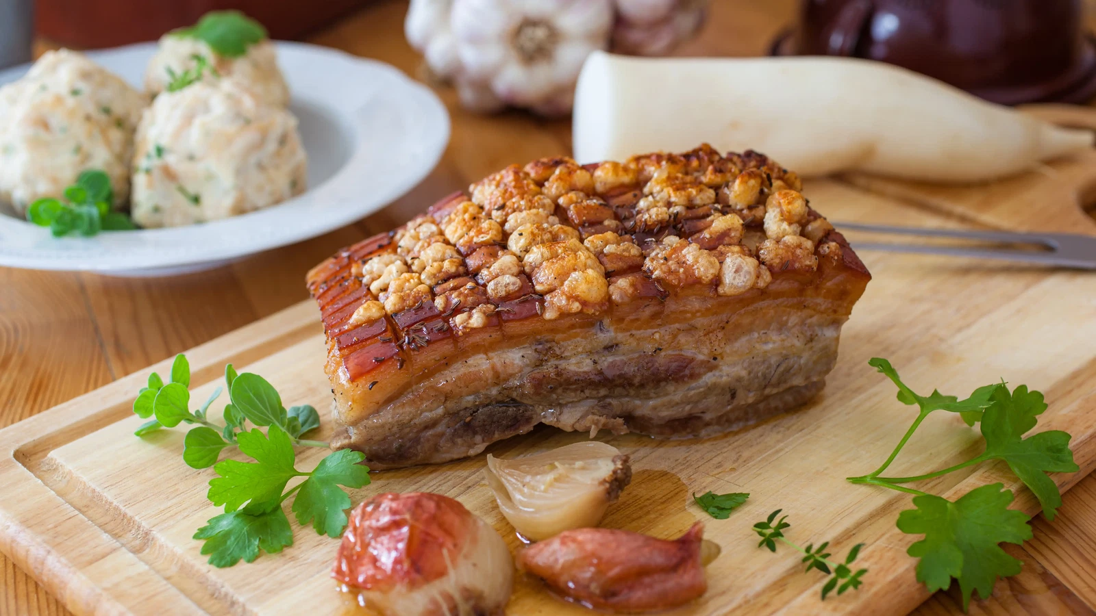 Image of Saftiger Krustenbraten vom Grill