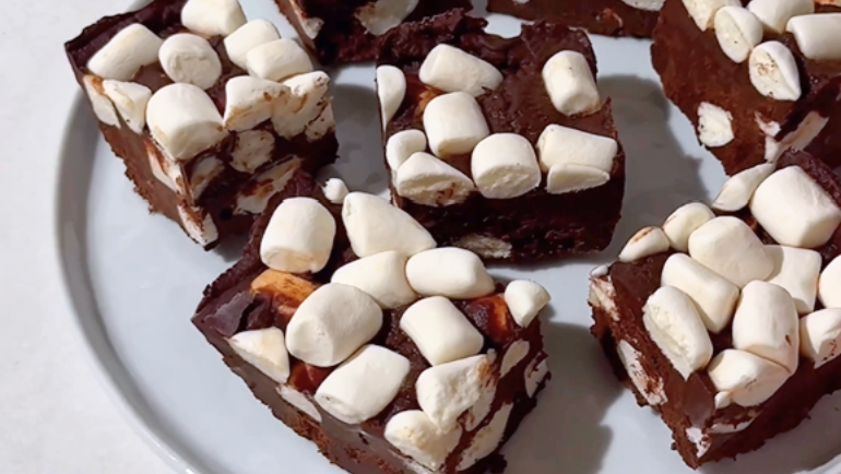 Image of Peppermint Hot Cocoa Fudge