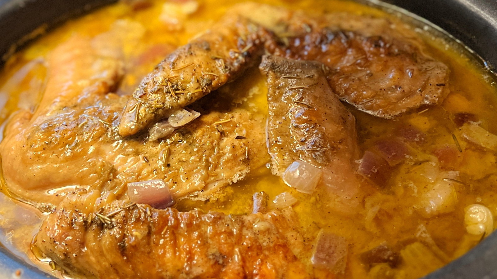 Image of Slow Cooked Turkey Wings and Gravy