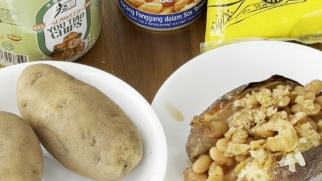 Image of DIY Spuds with Baked Beans, Cheese & You Tiao Chips