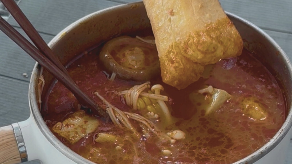 Image of Tom Yum Hotpot with You Tiao