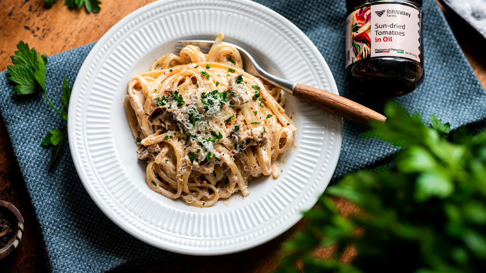 Spaghetti Alfredo mit getrockneten Tomaten