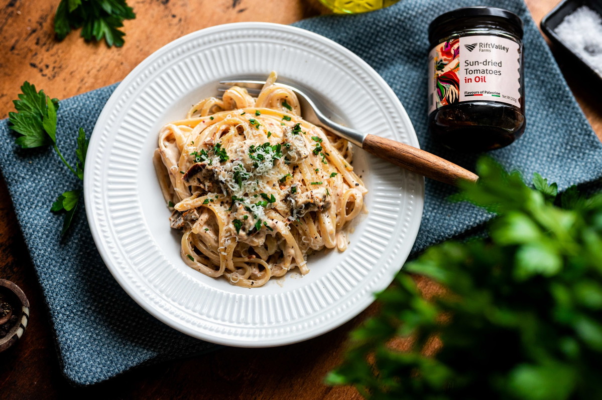 Spaghetti Alfredo mit getrockneten Tomaten
