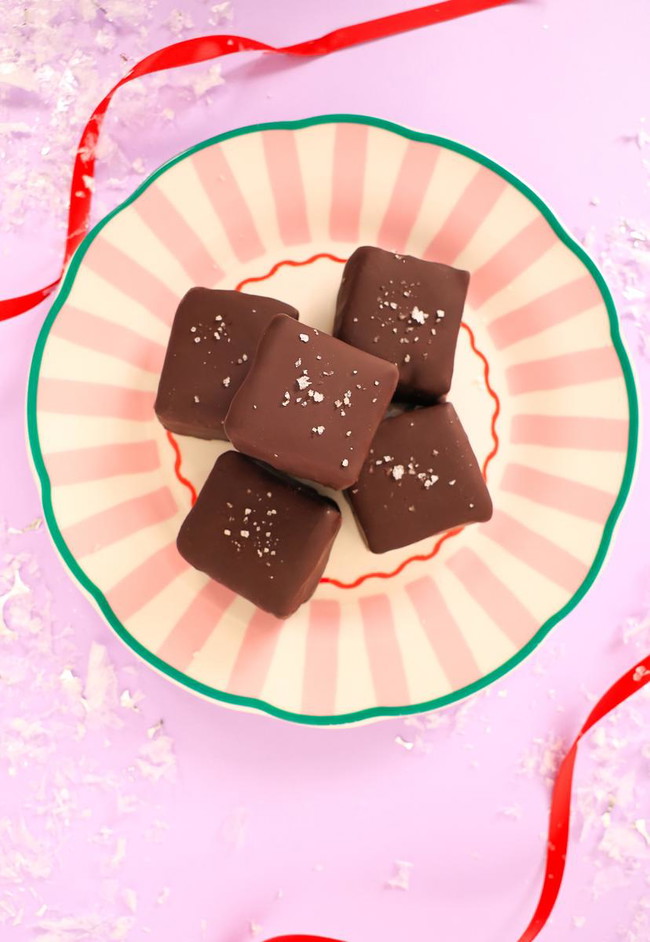 Image of Chocolats fleur de sel au cœur caramel et pacane