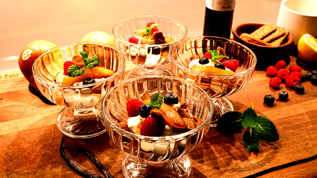 Image of Karamellisierte Birne mit Creme auf Karamellgebäck