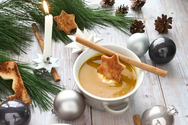 Image of Kürbissuppe mit English-Curry & Zimt-Croûtons