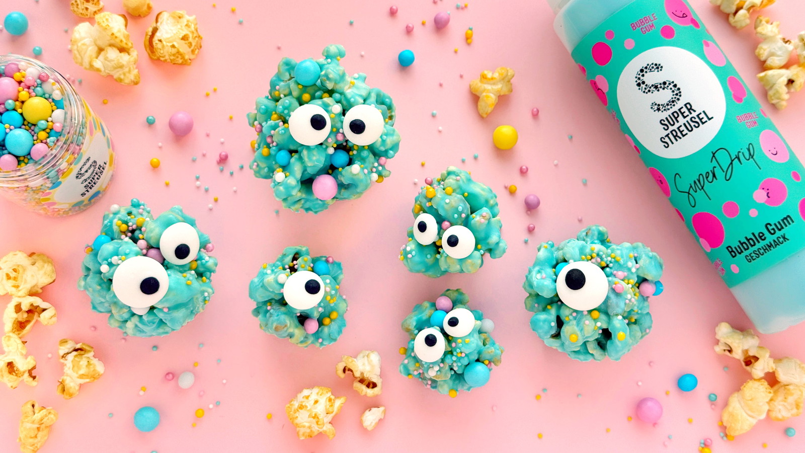 Popcorn bällchen mit Glasur überzogen und Zuckeraugen dekoriert