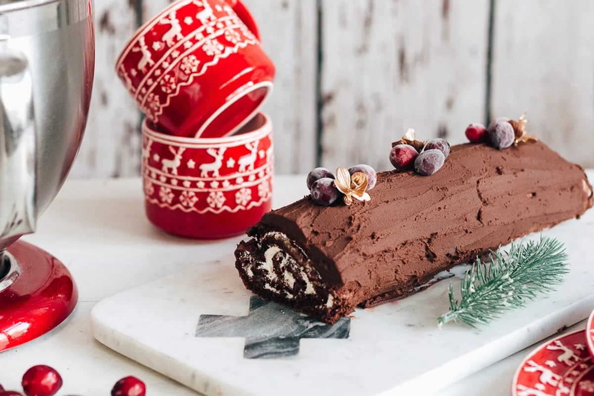 Tronchetto di Natale francese: pan di Spagna al cioccolato farcito (con passo passo)