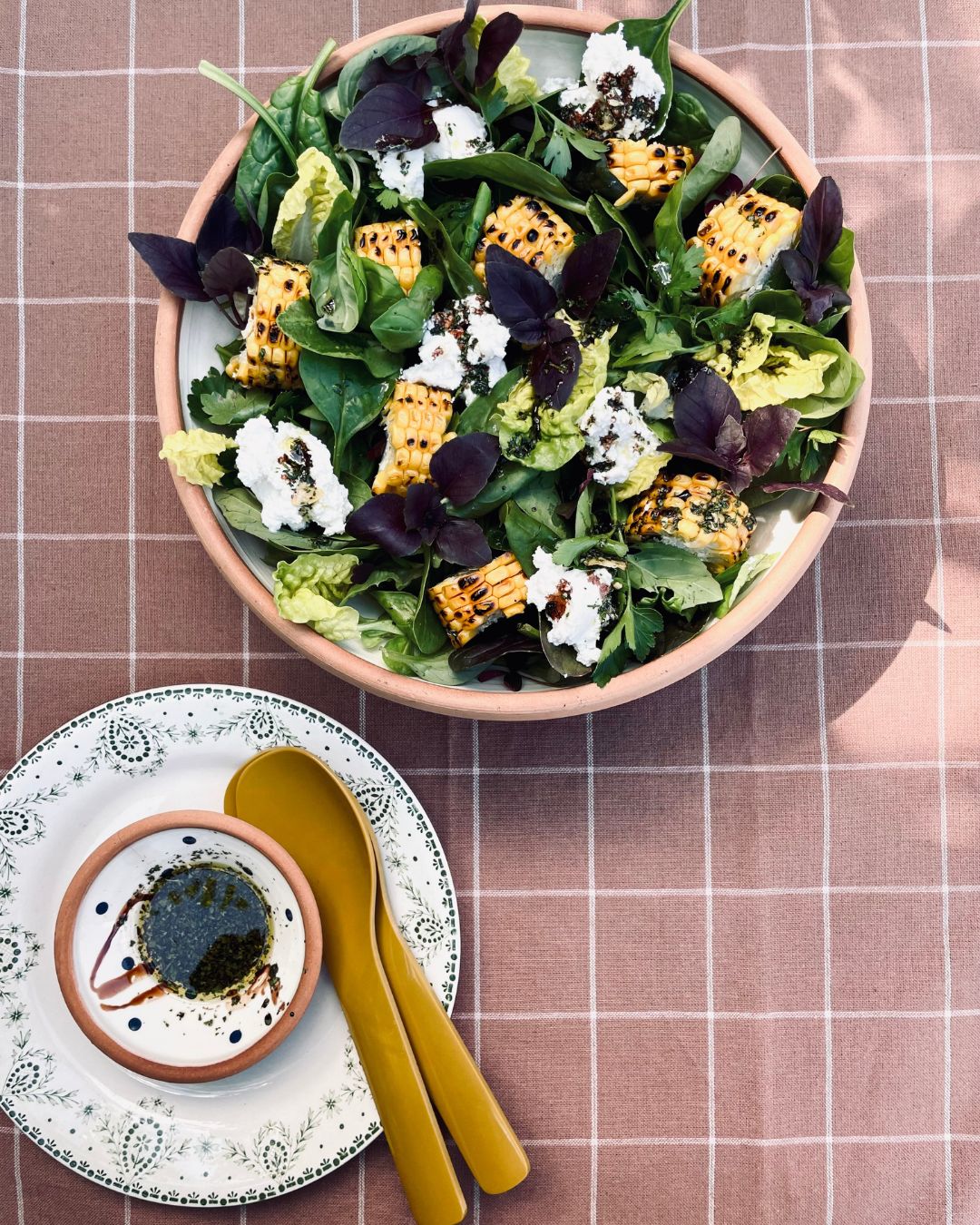 Sommersalat med grillede majs