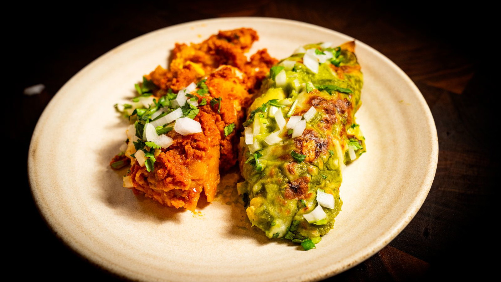Enchiladas para el desayuno con cebolla y cilantro