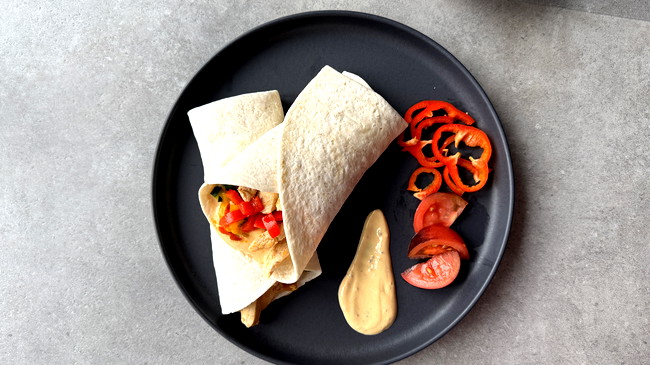 Image of Wraps mit Hähnchen, Gemüse & Sambal Senf Dressing