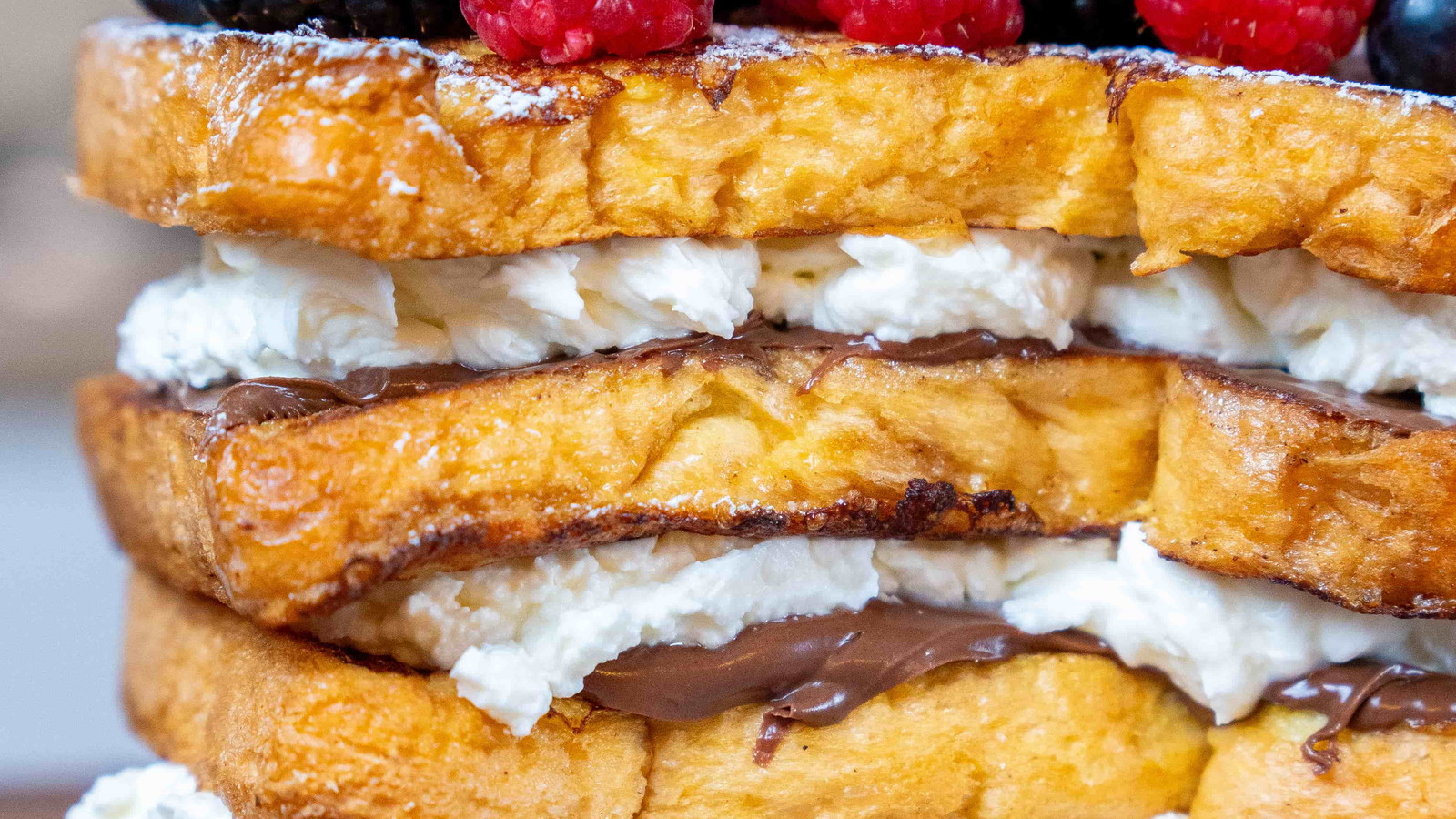 Image of Sandwich dolce mascarpone, nutella e frutti di bosco