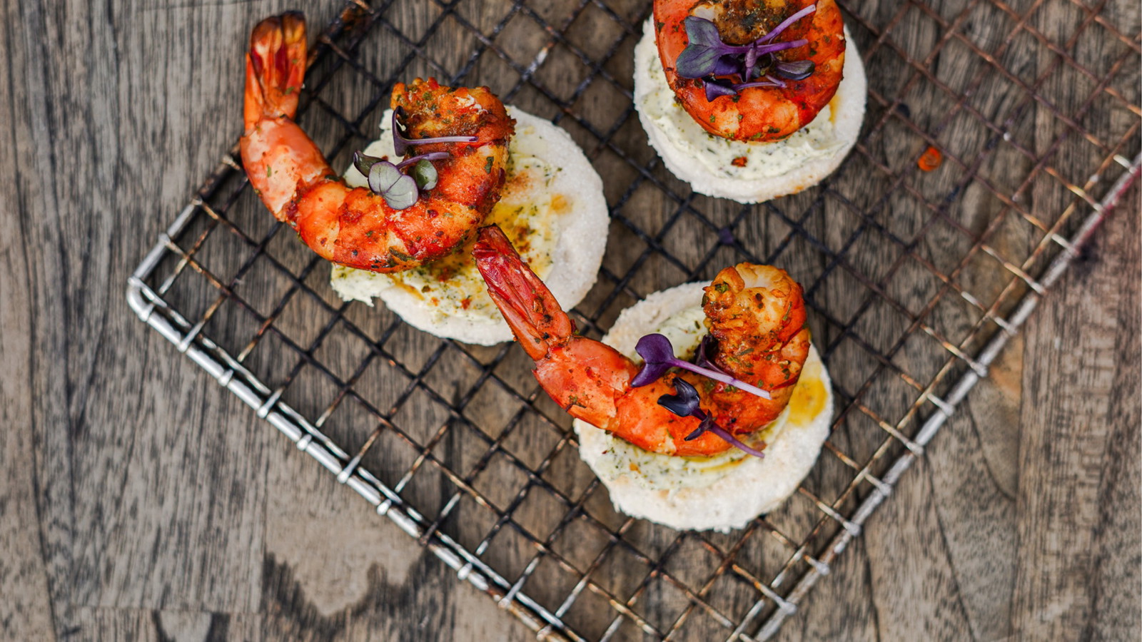 Image of Gesmokte Garnelen mit Orangen-Kräuterbutter