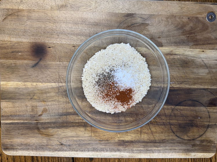 Image of In a bowl, combine panko, salt, and paprika. Mix well...