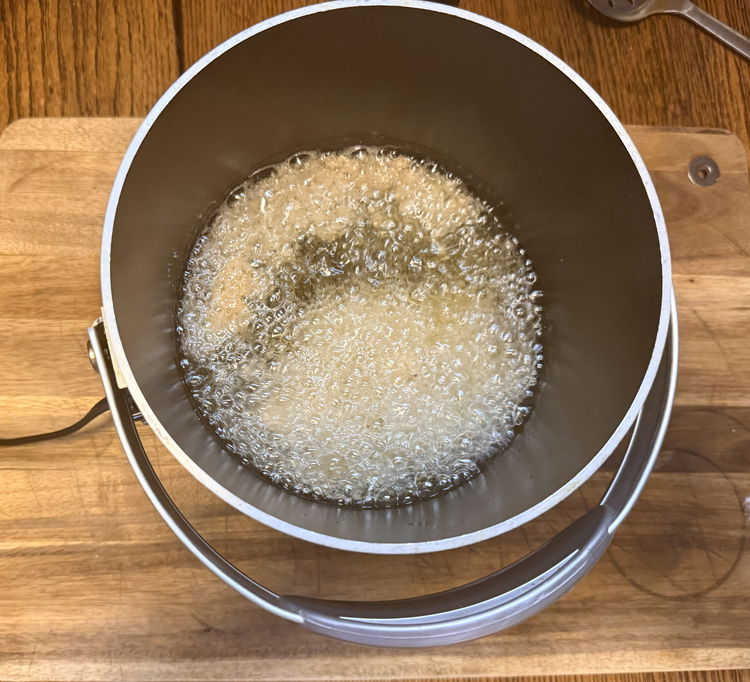 Image of Place Oysters in batches into hot oil. Montior for 2-3...