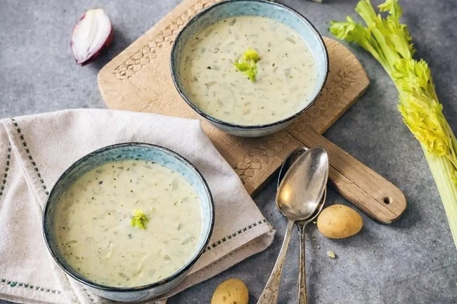 Image of Schabzigersuppe nach Glarner Art