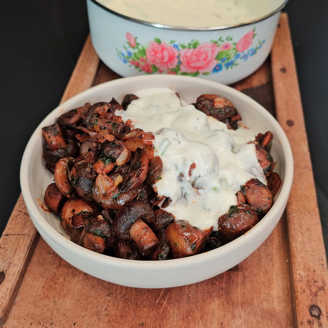 Image of Weihnachtsmarkt-Pilze mit Knoblauchkuss