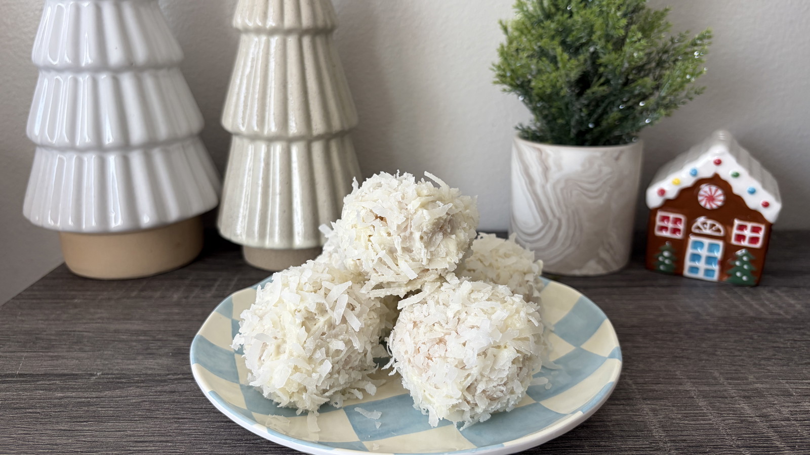 Image of Coconut Vanilla Snowballs