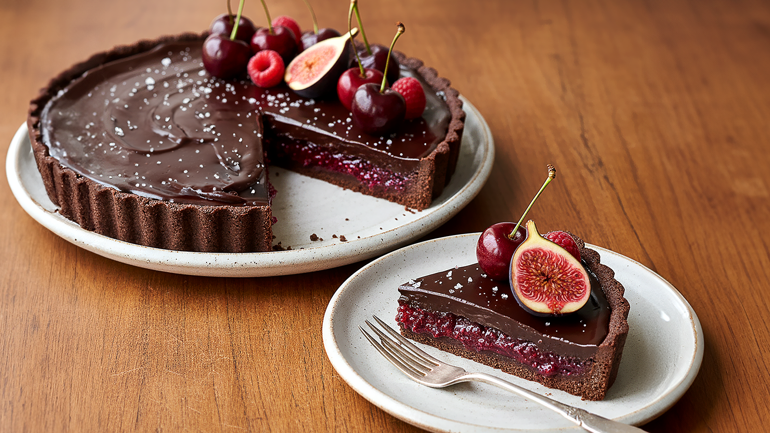 Tarta de Chocolate Oscuro con Cherry Fig & Port Wine Jam