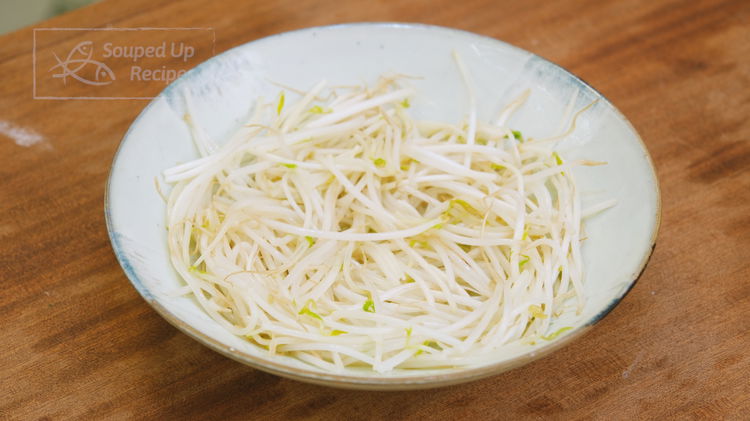 Image of Add a bunch of bean sprouts to the same wok...