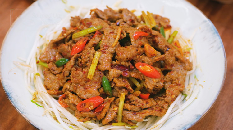 Image of Serve the beef onto the bean sprouts.