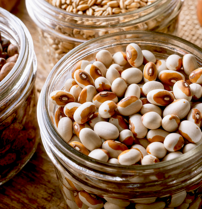 Dried yellow-eyed beans.