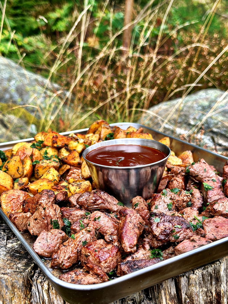 Image of Lägg upp och servera med rödvinssåsen.