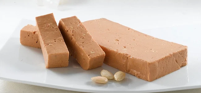 Fudge Rezept mit Rohkakao und Mandeln
